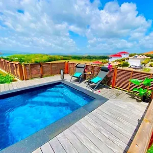 https://villa-cannelle-de-standing-avec-sa-piscine-vue-mer.comcaribbean.com